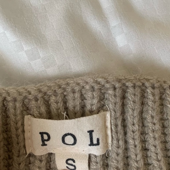 ♡• SOLD!! Pol Sweater | Size S - Picture 4 of 4